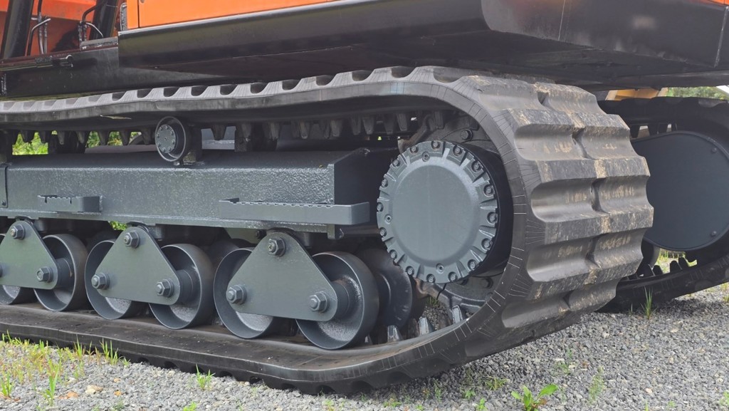 b4c73678-c15f-4929-af57-93b87ccb0e2f-undercarriage Htiachi EG110.jpg
