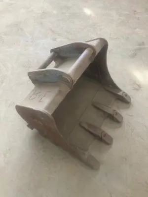 Grablöffel 60 cm mit Hand HA 35 Aufnahme