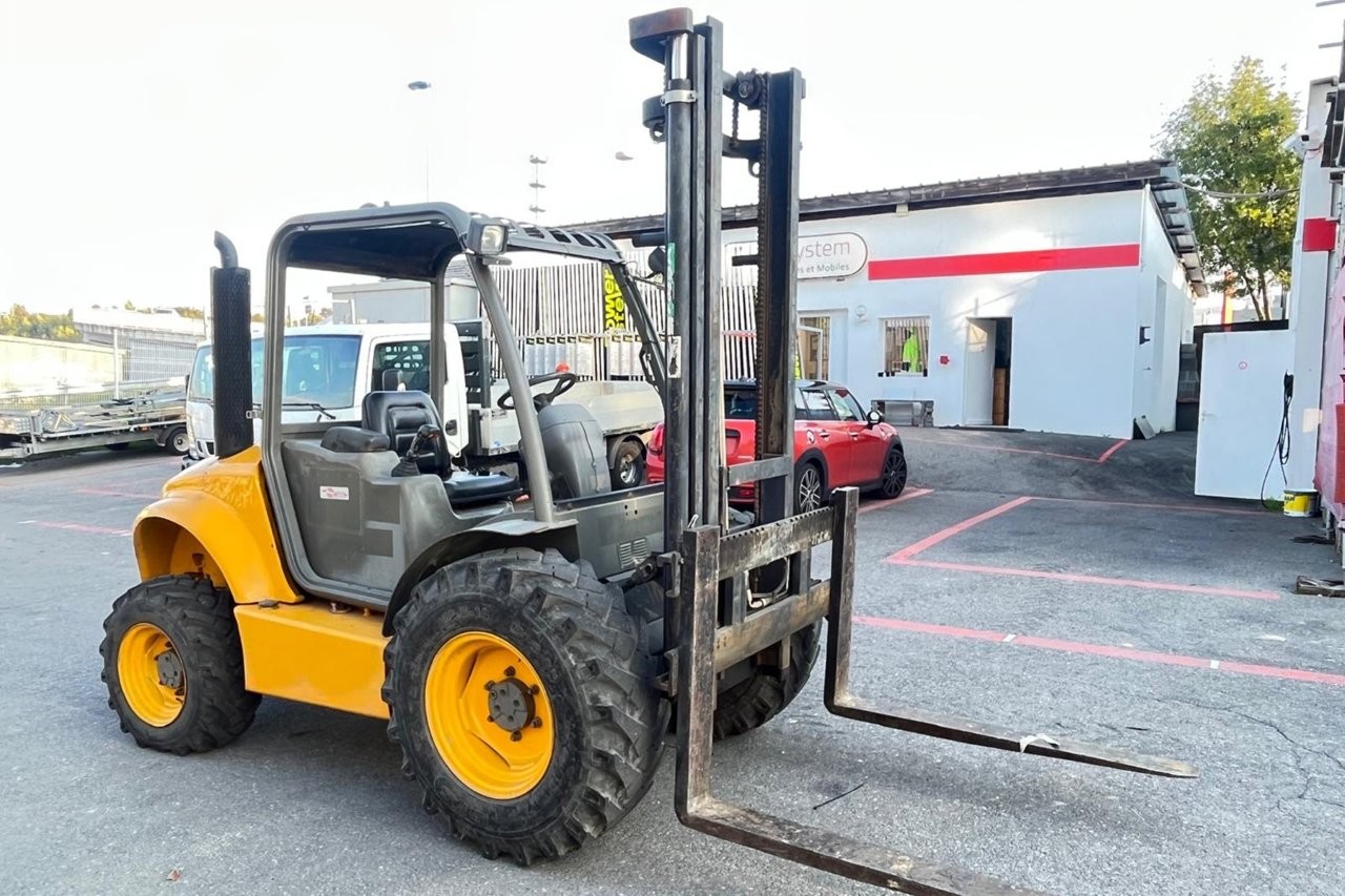 AUSA Geländestapler C250H