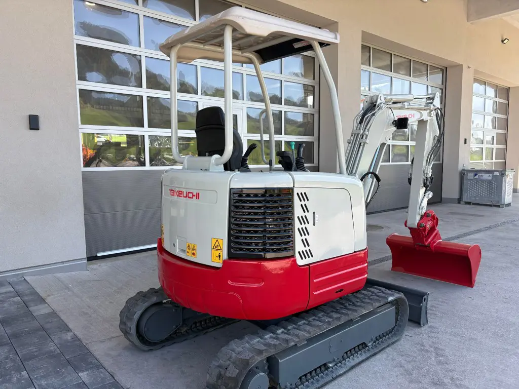 1ba573d7-e752-4b24-9bf3-510db3b5e85f-Takeuchi TB23R (2).jpg