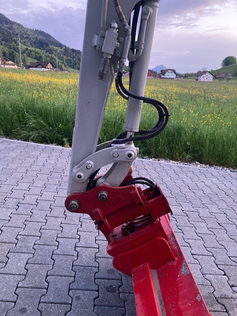 9f1b64a0-f159-41e5-8a8e-f2d65bd40885-Takeuci TB2016 (5).jpg