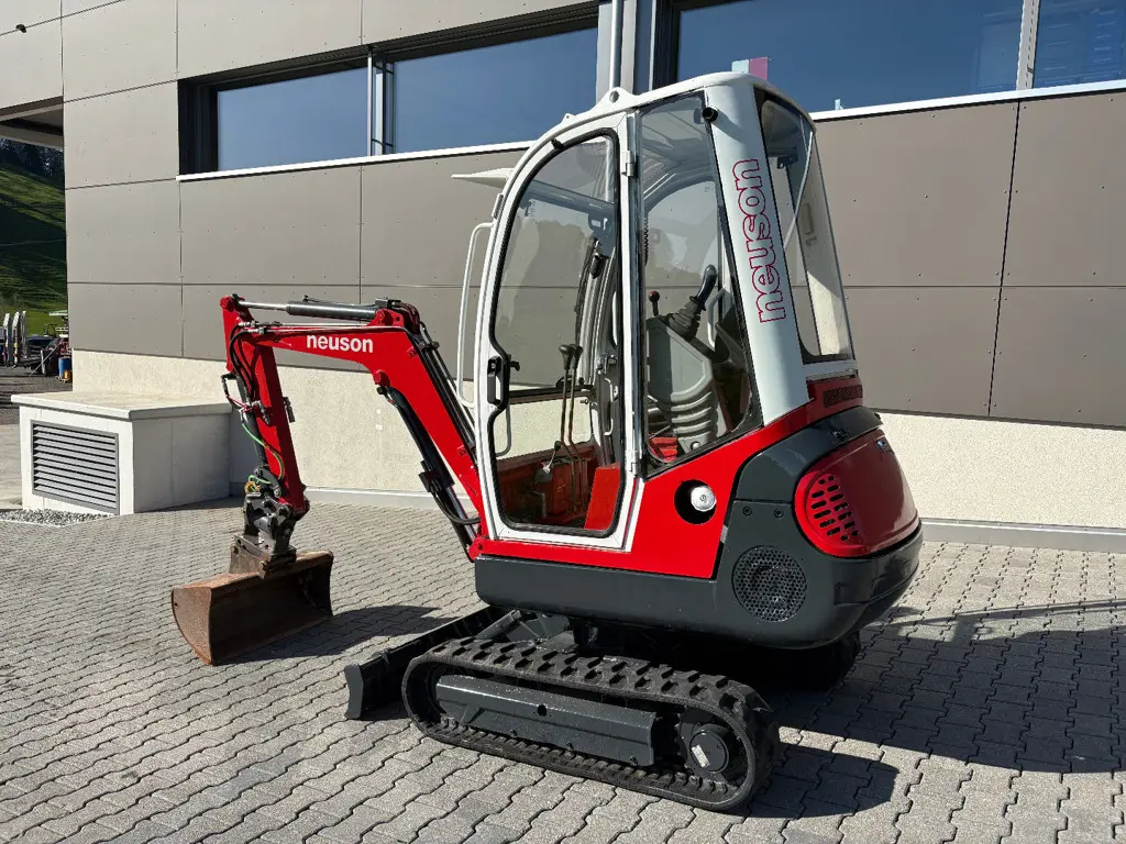 ba62b993-d95f-4764-a115-31ccc6df6e3c-Neuson 1.7 To (4).jpg