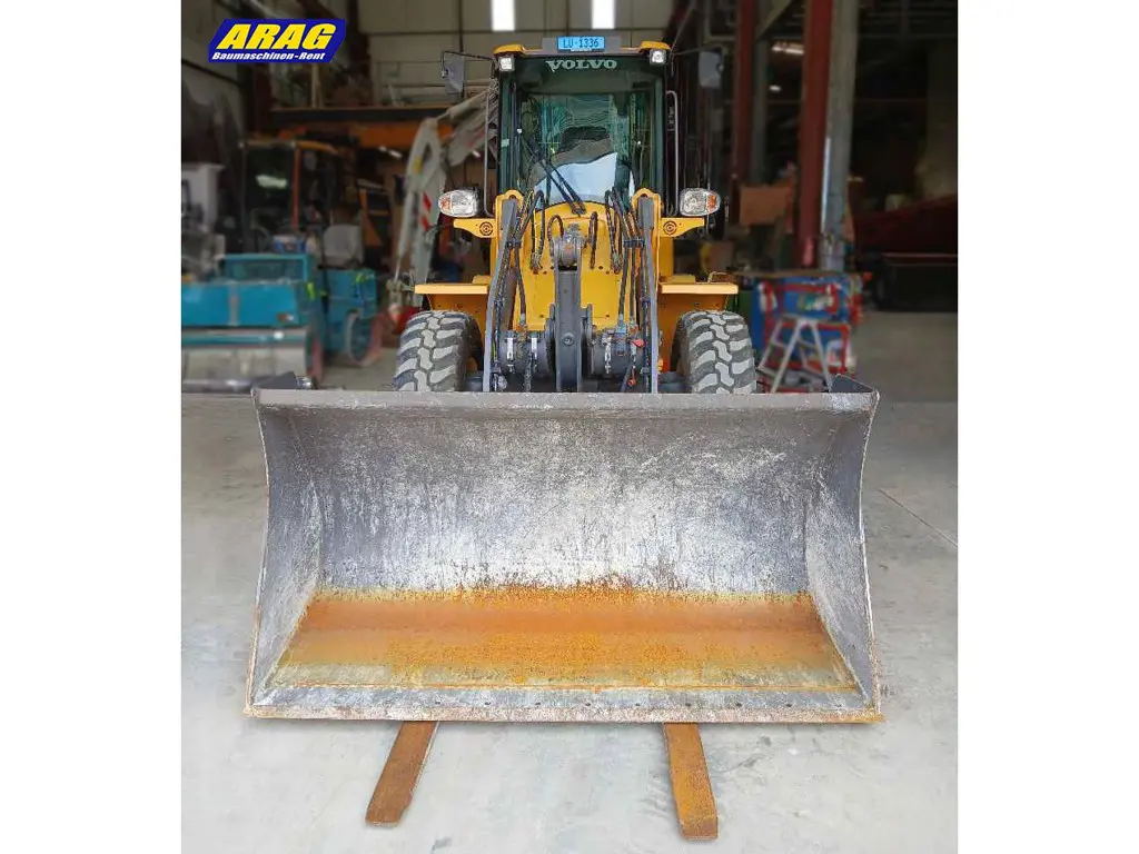 e64db318-c6d9-47ed-a87d-1b97e8c97466-Volvo L30_0000003250_03.jpg
