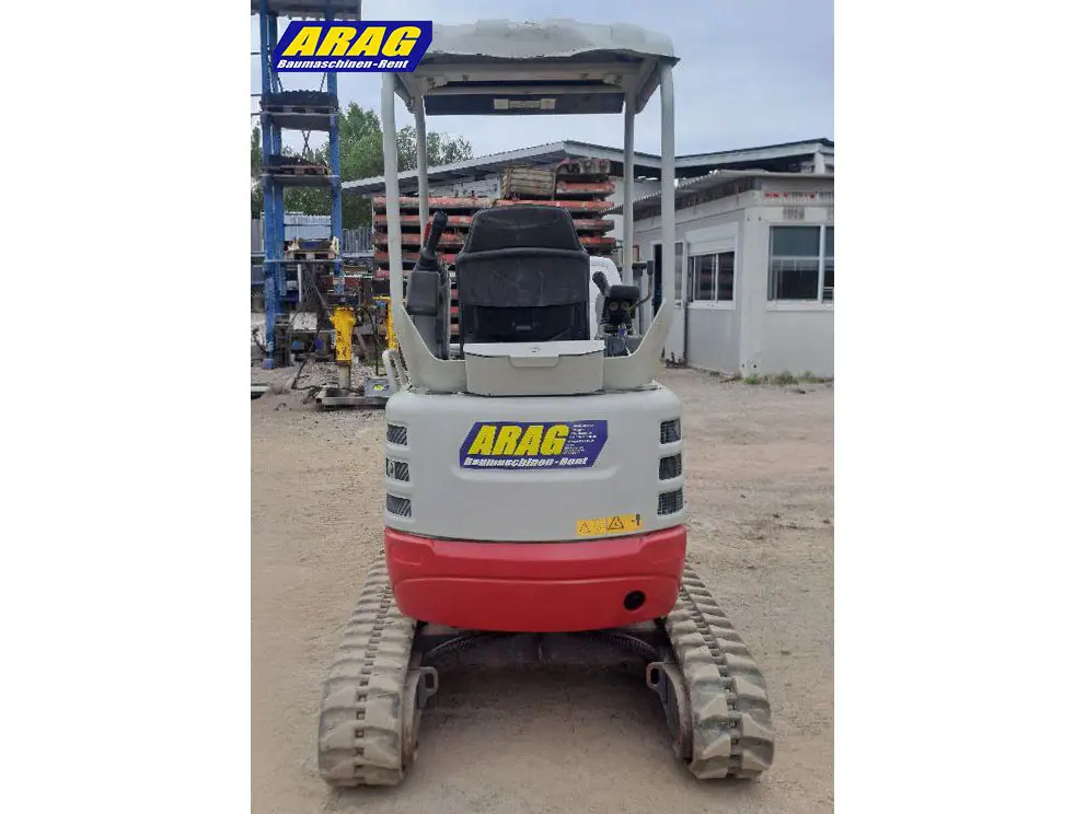 b82fb914-9eed-403a-8bc3-eeb5f1b5453c-Takeuchi TB215_0000000275_04.jpg