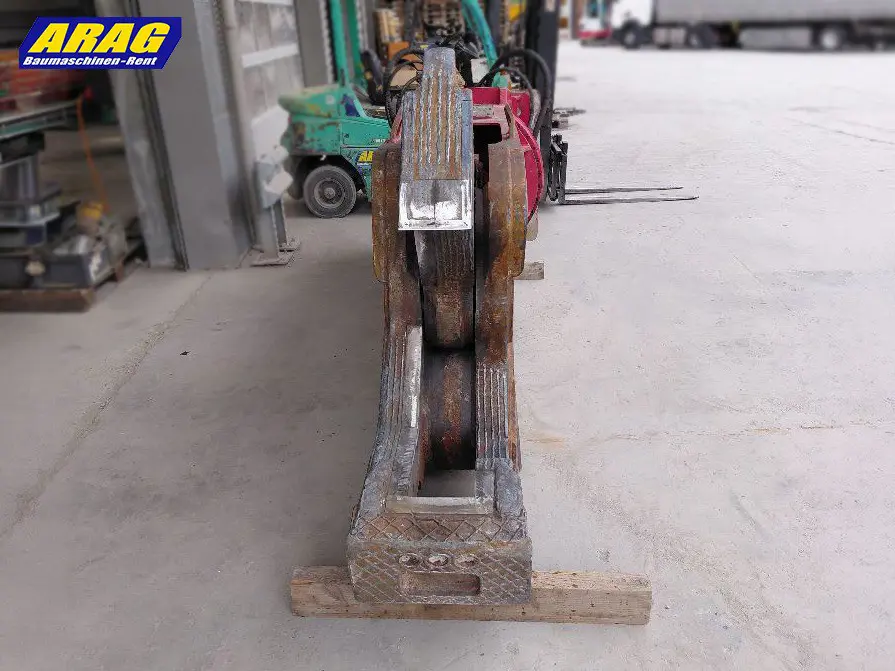 53bef6b4-2a19-4ee6-a45a-f5b62a738488-CMB CR410_ARAG3621_03.jpg