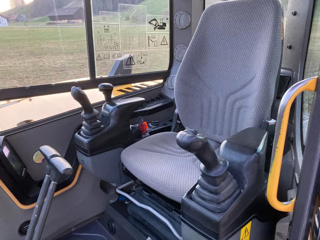 2f026fec-e990-465d-8f1f-633e0adaf03e-Volvo ECR88 (7).jpg