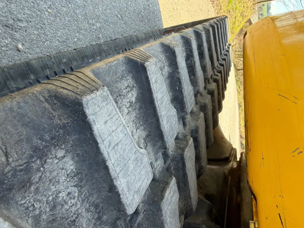 ea3b396d-d727-47d9-ae07-5da03563d64a-komatsu-35tonnen-bagger (5).jpg