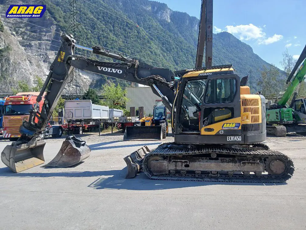 Volvo ECR145 DL mit Verstellausleger Bagger