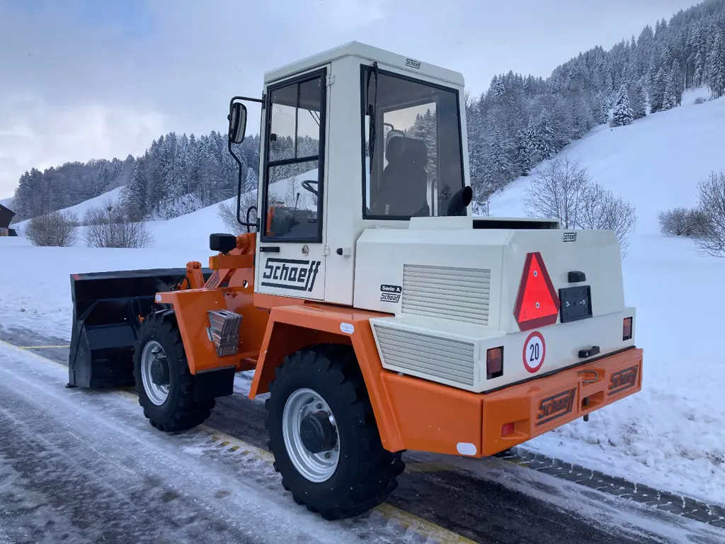 33d17bde-fec4-467a-93b6-04f359950cc7-Schaeff SKL 831A Pneulader (2).jpg