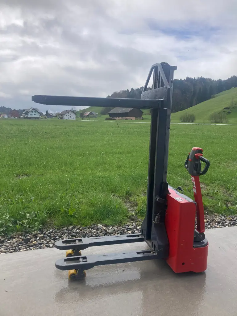 Hochhubwagen Linde Elektro 1500 kg