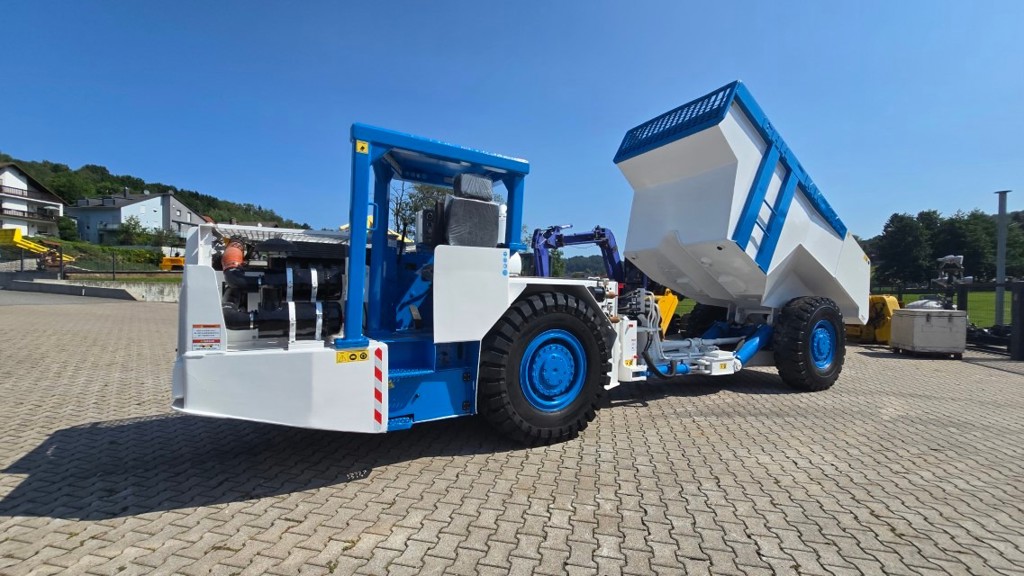 ed23f58d-e770-45f2-8c0a-d4caa2691251-dump truck ghh.jpg