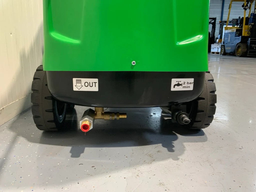 2aa9939e-8d29-4895-8496-b3fb6efe5f18-7 conv.jpg