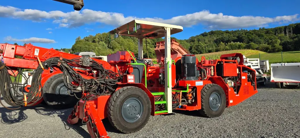 5f1e3a4c-8159-40fb-ae1c-67c7e2b9e221-Drilling JUmbo.jpg