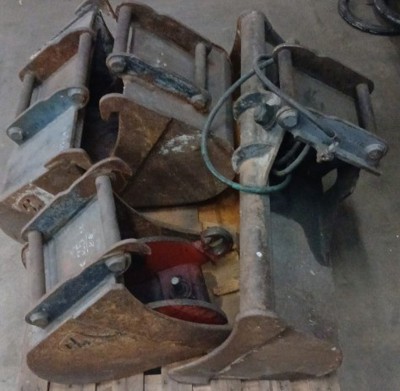 Jeu d'accessoires pour mini-pelle 2,5 T - attache mécanique Lehnhoff MS03