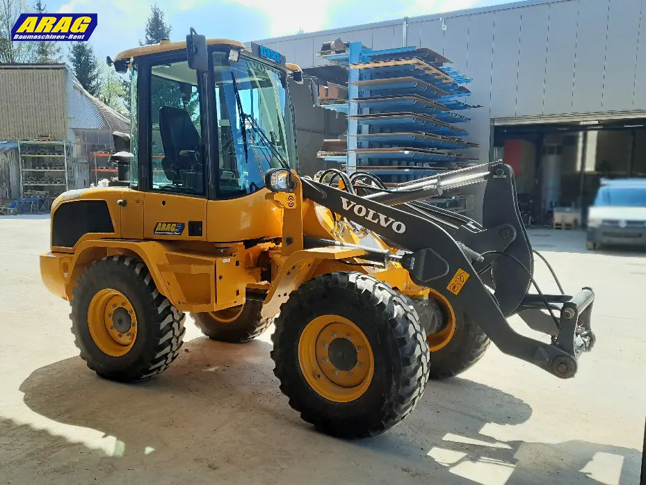 9818689e-b823-4e6d-b467-39f5d1daf042-Volvo L30_0000003250_02.jpg