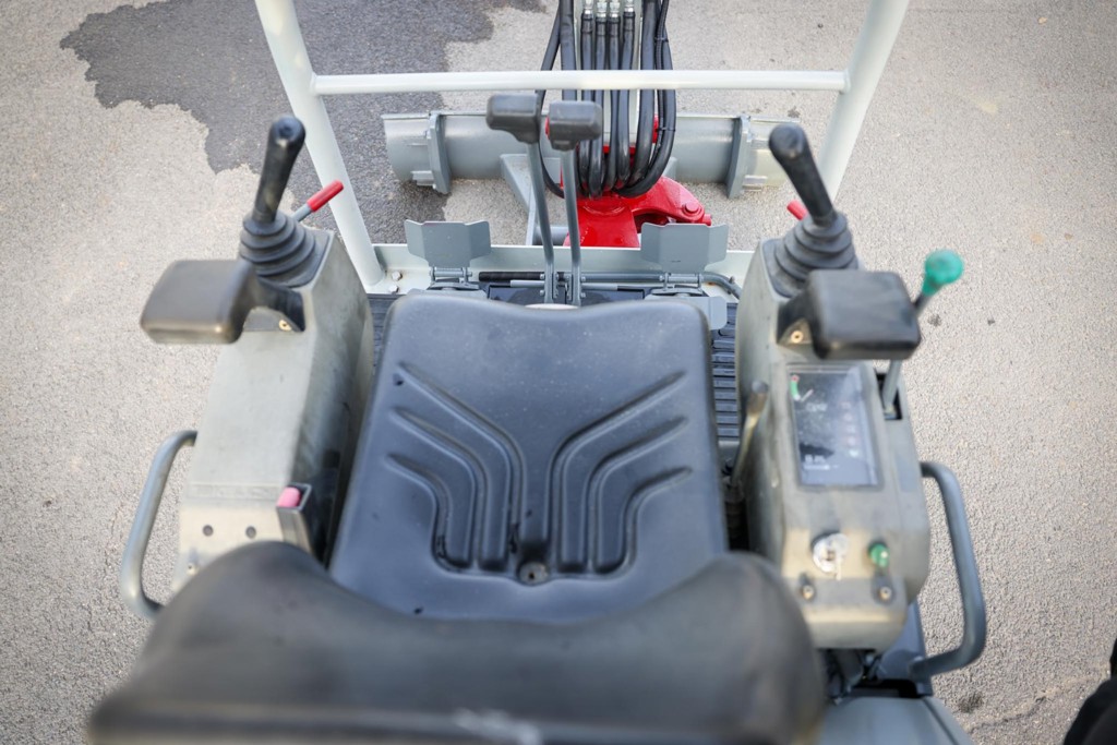 ea502e76-6745-4bb7-8d29-6a7900920c78-TAKEUCHI_TB016-E.39 (6).jpg