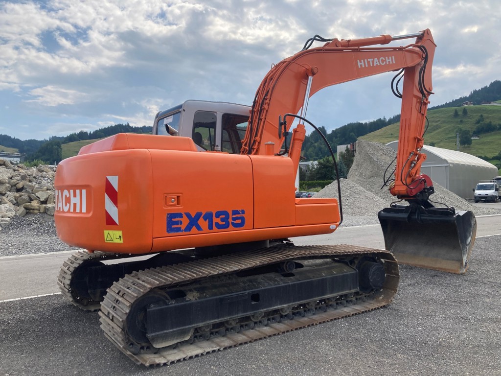 d9a3acf3-8078-447f-a59a-52cefc6c49c7-Hitachi EX 135 (2).jpg
