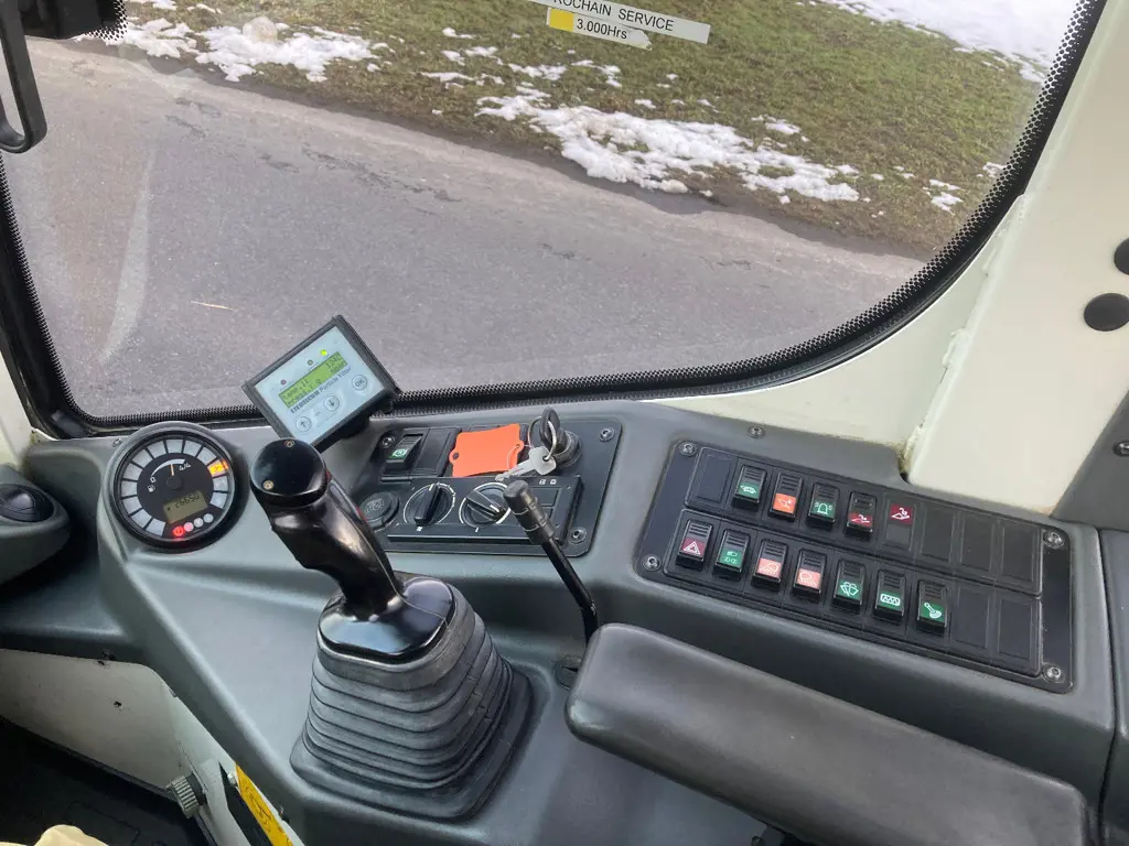 89207fa7-8def-467e-a237-a7078d2140d5-Liebherr L508C (11).jpg