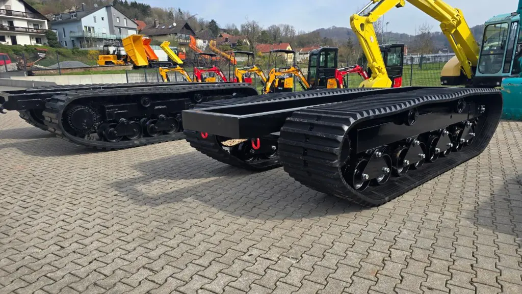 60c5fc8b-f210-4da6-821b-bba0d08d875f-Baumaschinen Fahrgestelle.jpg