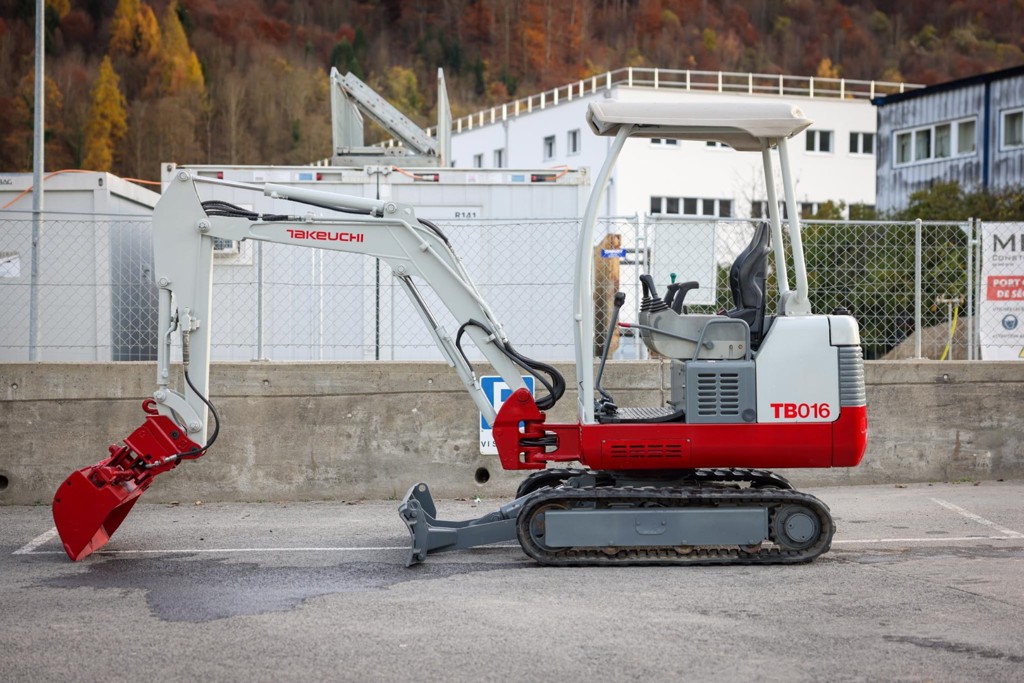d7288f6a-1b2d-44d9-884a-2109948e31df-TAKEUCHI_TB016-E.39 (2).jpg