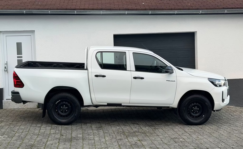 e30c05e7-3f4b-422f-8faa-655cb52b3af5-5 conv.jpg