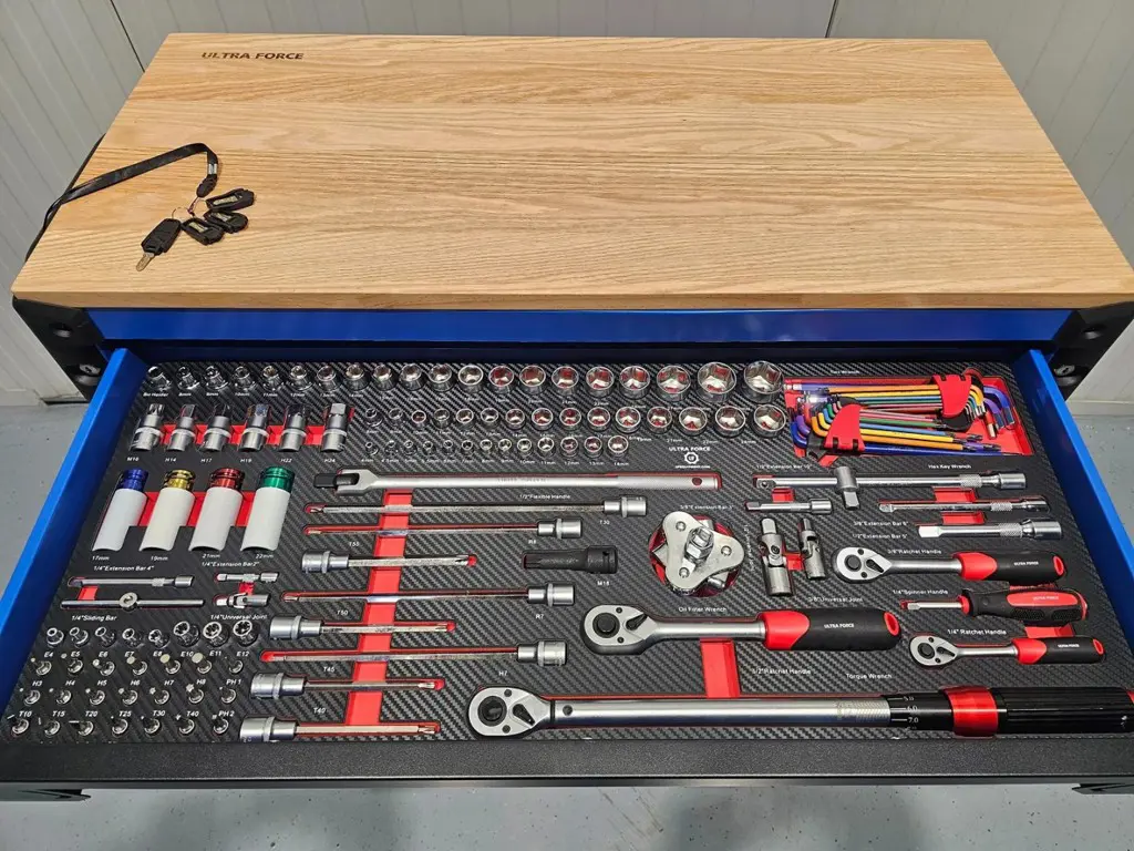 054dbf19-fb5f-4f0a-a7ea-85f63dfb75d8-10 conv.jpg