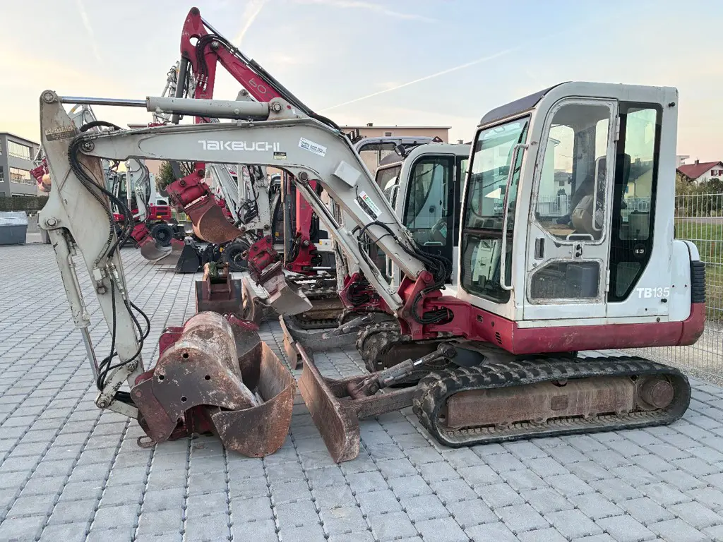 TAKEUCHI TB135