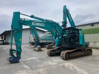 Kobelco SK230SRLC-7 mit Oilquick 70