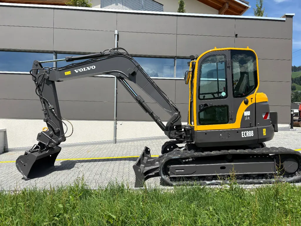 513b88b2-0b7f-4d34-8d4b-73954bf5bade-Volvo ECR88 (4).jpg