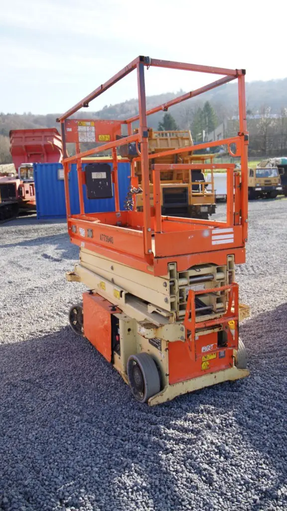 e87ea761-c141-4605-ac4f-82f8a2f96816-Hubarbeitsbühne gebraucht.jpg