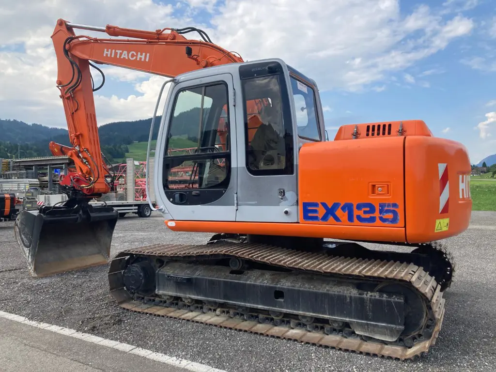 16d0f473-c579-4995-a322-6a24711892b0-Hitachi EX 135 (3).jpg