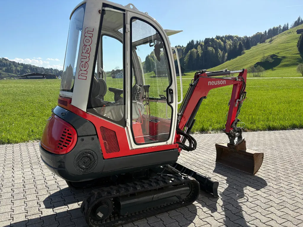 4371c3c5-de69-4de2-a1c8-5e87bb9d52f4-Neuson 1.7 To (3).jpg