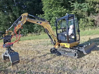 Cat 302.7D mit Greifer und Abbauhammer