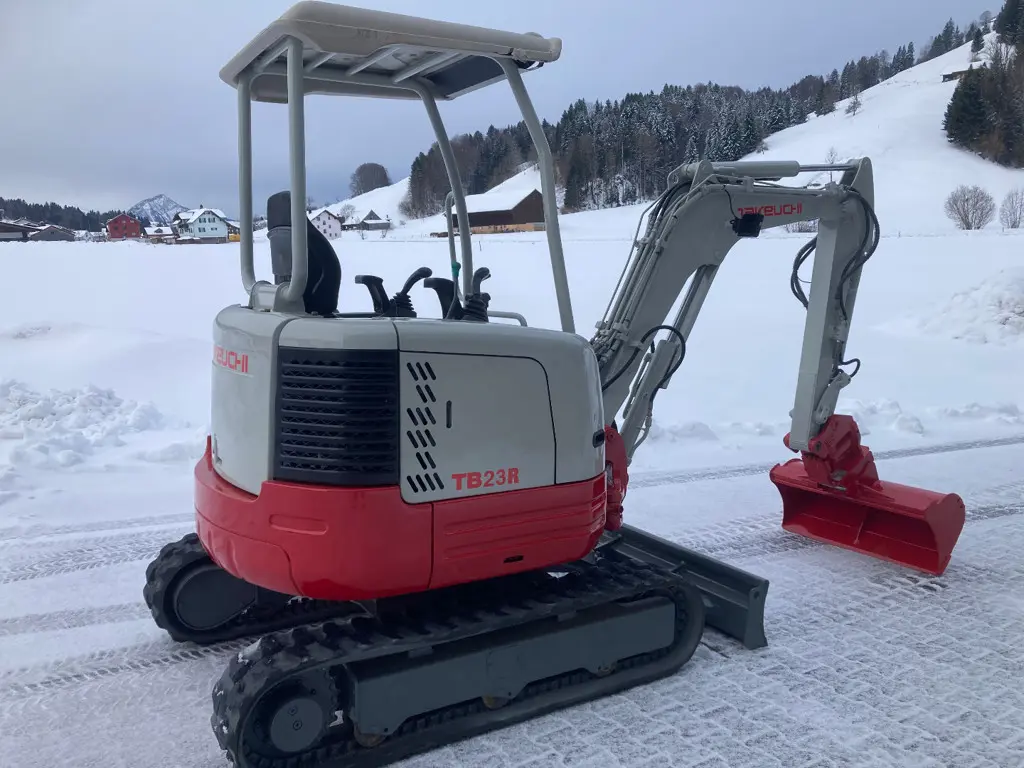 f90f7076-3df4-4f25-b689-9b0a7c643721-Takeuchi TB23R (3).jpg