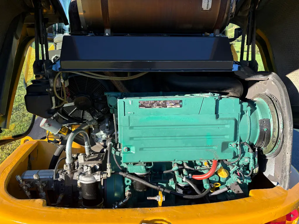 797c7c30-4e62-43d5-b6d9-3203178c4869-Volvo L25B (6).jpg