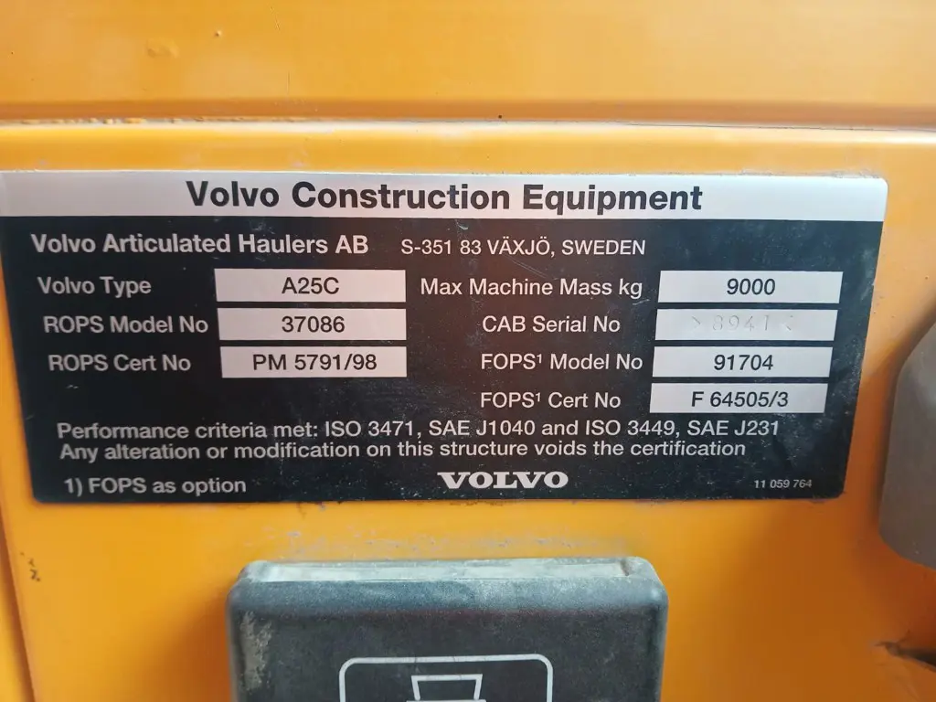 52261413-0d3e-4d00-9eb6-2bba7f7b41e3-Volvo1.jpg