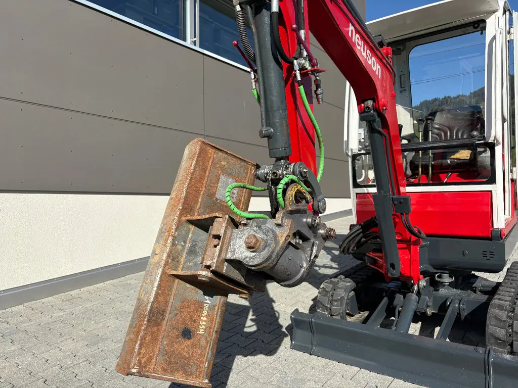 ff6f4c89-99ba-4012-b317-8e1cf6d48343-Neuson 1.7 To (7).jpg