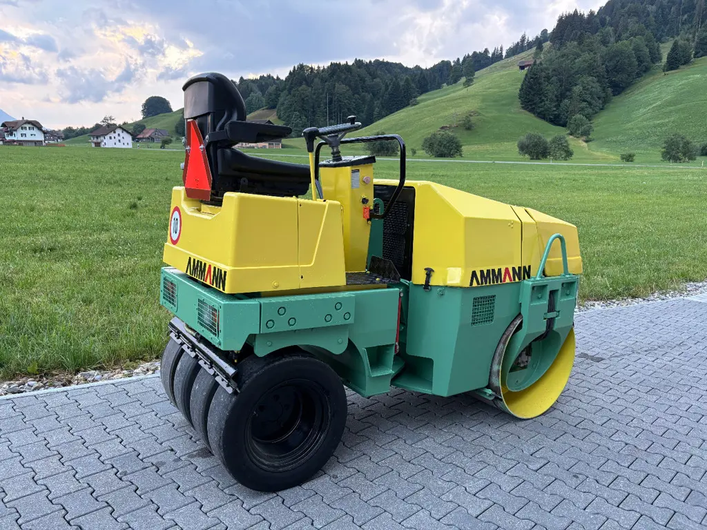 54e10b12-7b78-43ed-a5d8-7bf84211d259-Ammann AV23 Walze (4).jpg