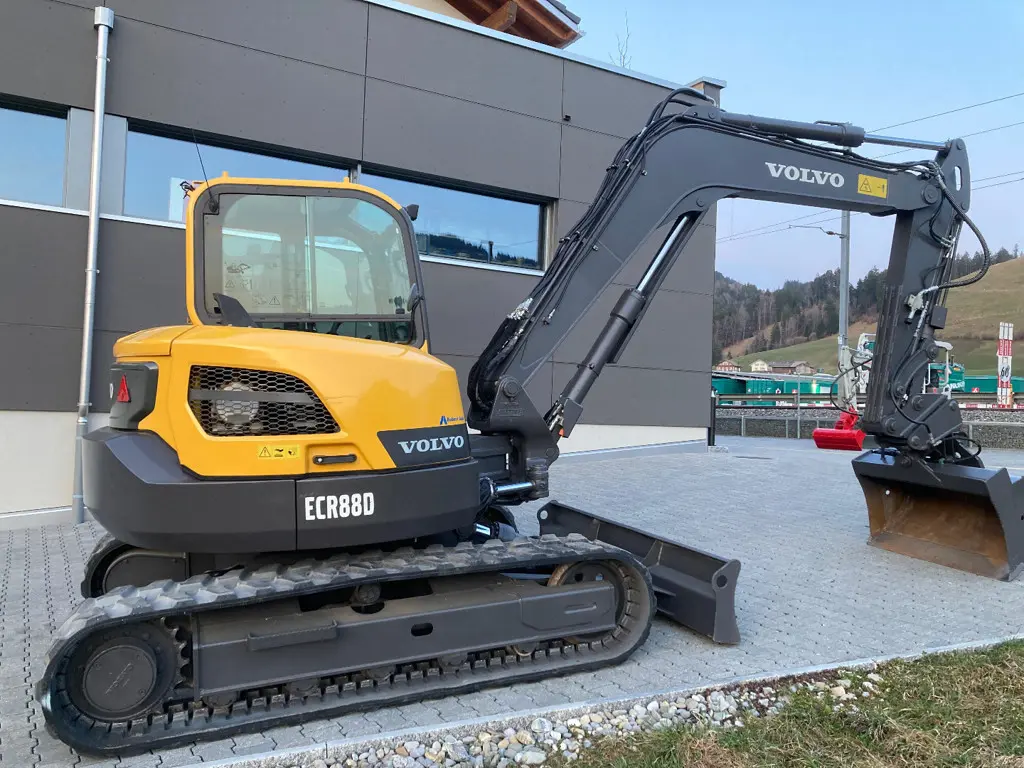 5466c687-7a7b-46dd-995a-199d408a593e-Volvo ECR88 (2).jpg