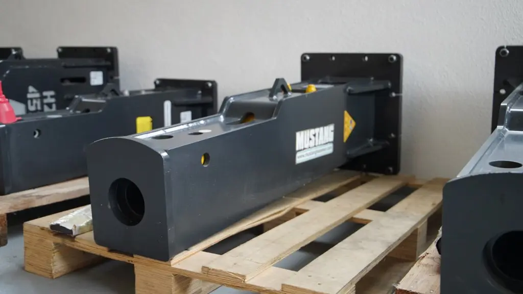 ff5e4c41-3ee4-4545-b5ce-1098a4746b15-Hammer Mustang HM 702.jpg