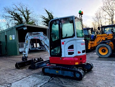 Bagger 2.7t Takeuchi TB325R