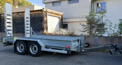 Tieflader Tiefgänger Maschinenanhänger Humbaur Baggeranhänger Jeep Lkw Dodge Ram