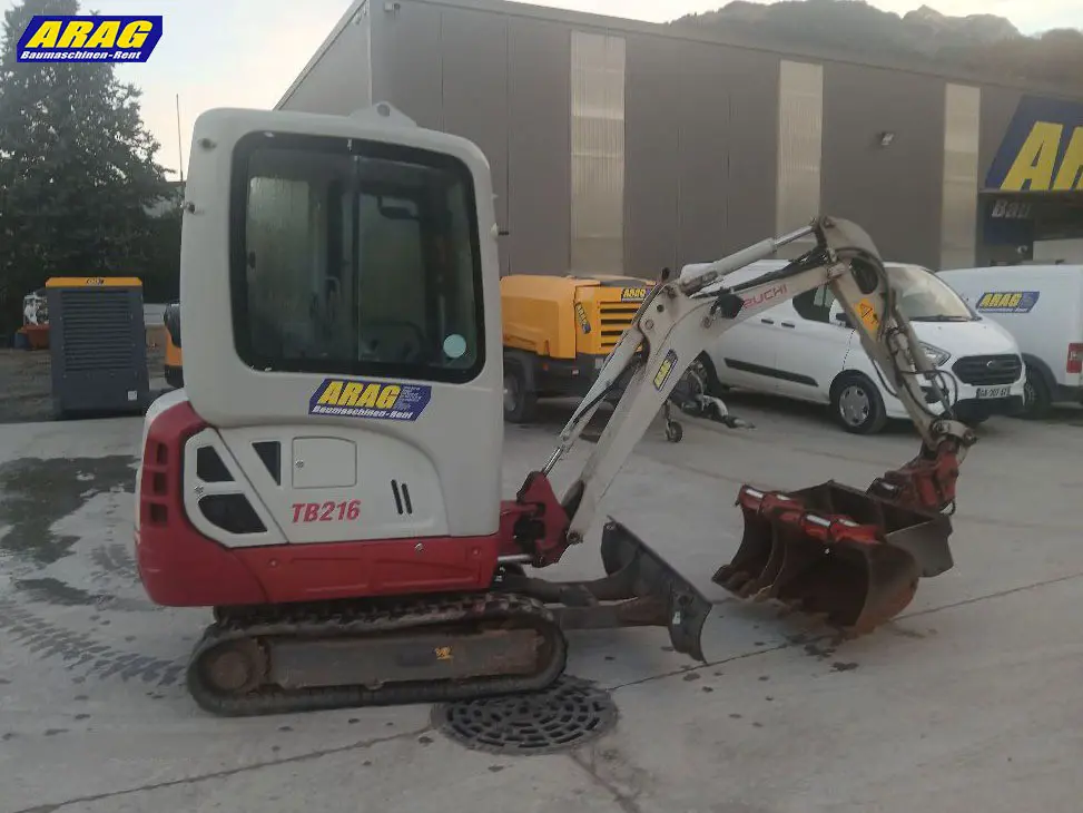 1459b15d-6bed-495e-8857-01e8dca7aa72-takeuchi TB216_0000000296_005.jpg