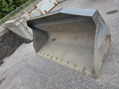 zu verkaufen Schaufel 1.05m3 und Palettgabel 3100kg mit Krameraufnahme
