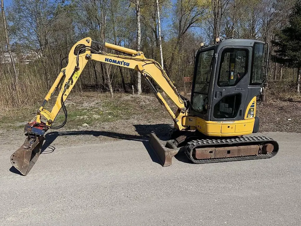 a438d640-3e37-42fa-9bf3-f9a65f4fc076-komatsu-35tonnen-bagger (1).jpg