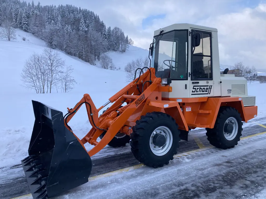 bf0a90d2-76f4-45e2-bf8b-84f9838d1592-Schaeff SKL 831A Pneulader (1).jpg