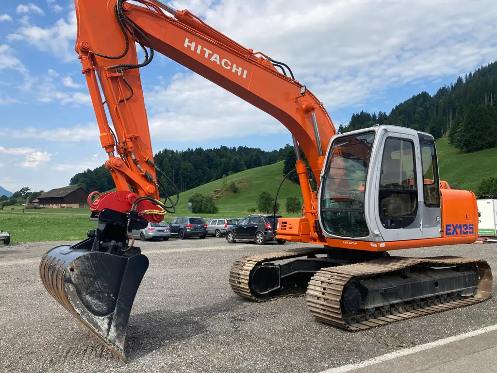 d8b4b574-466c-4601-8ca4-85567dc58111-Hitachi EX 135 (5).jpg