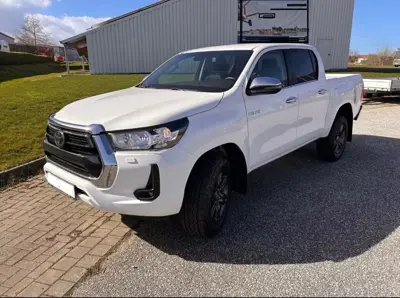 TOYOTA Hilux 2.8D Double Cab 4x4