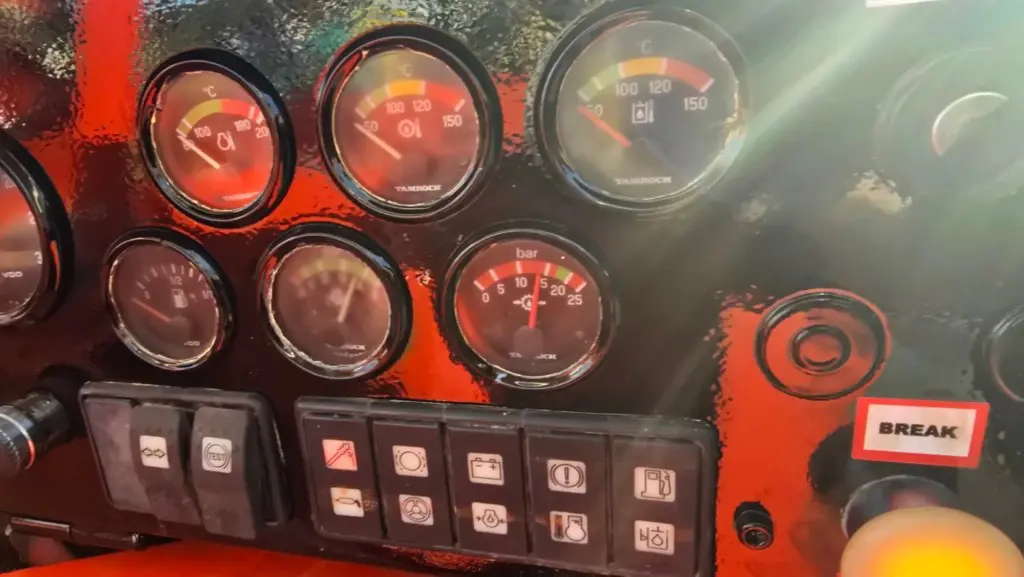 599a88fd-eaeb-4e35-b885-28fb3a661a1f-mining equipment.jpg