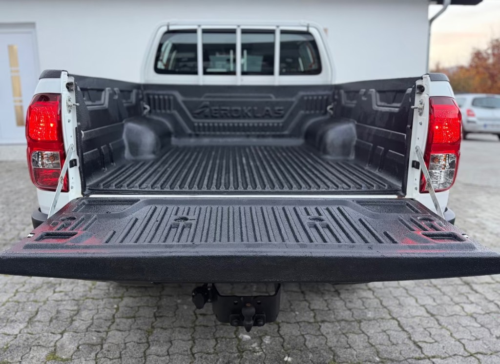 c42dc6db-a42d-468f-b8fb-7a5b4ccd416c-20 conv.jpg